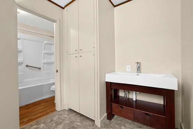 1240 Browns LANE, Dakota, MN 55925