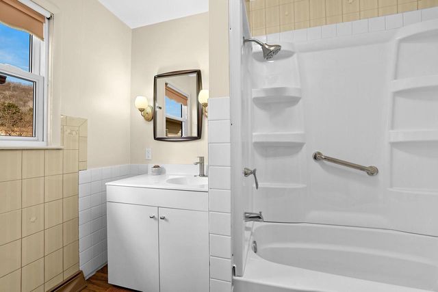 1240 Browns LANE, Dakota, MN 55925