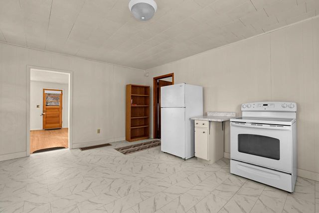 1240 Browns LANE, Dakota, MN 55925