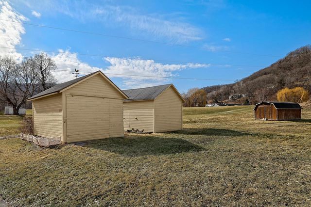 1240 Browns LANE, Dakota, MN 55925