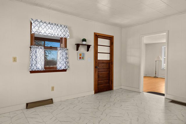 1240 Browns LANE, Dakota, MN 55925