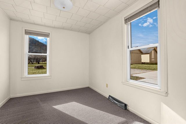 1240 Browns LANE, Dakota, MN 55925