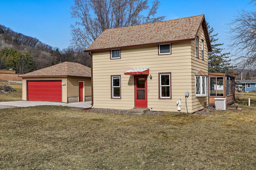 1240 Browns LANE, Dakota, MN 55925