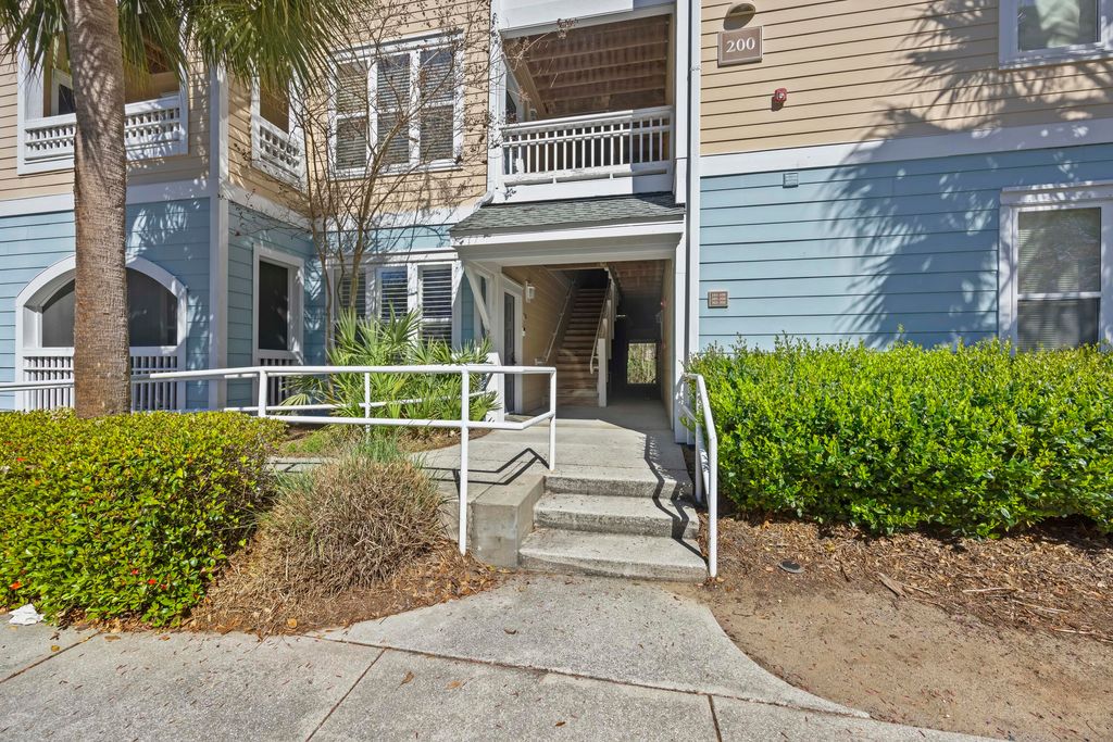 200 Bucksley Lane 105, Charleston, SC 29492