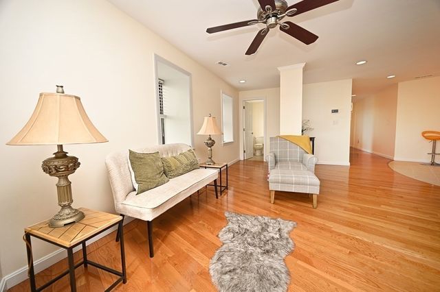 356 - 358 Main Street 42, Boston, MA 02129