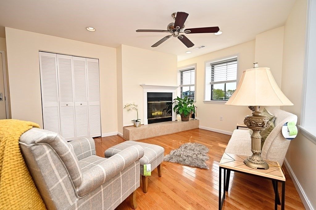 356 - 358 Main Street 42, Boston, MA 02129