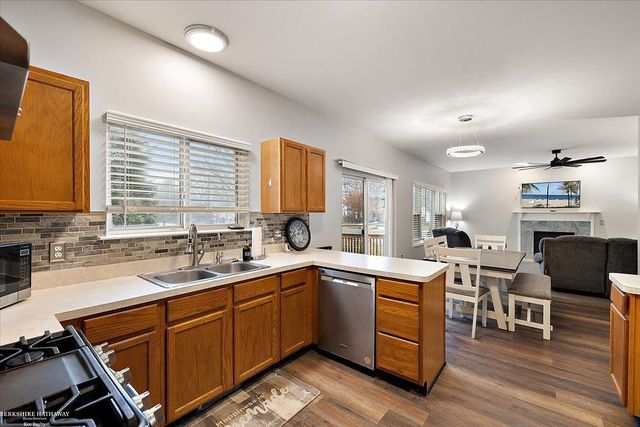 9105 Timbercrest Lane, Whitmore Lake, MI 48189