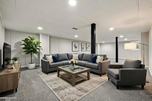 9105 Timbercrest Lane, Whitmore Lake, MI 48189