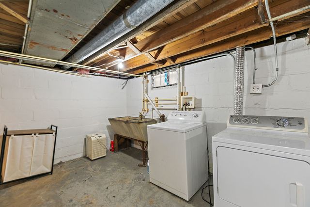 1105 Woodlawn Circle, Waukegan, IL 60085