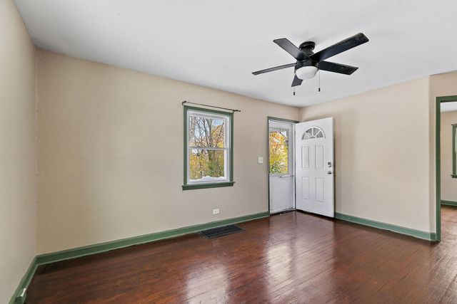 1105 Woodlawn Circle, Waukegan, IL 60085