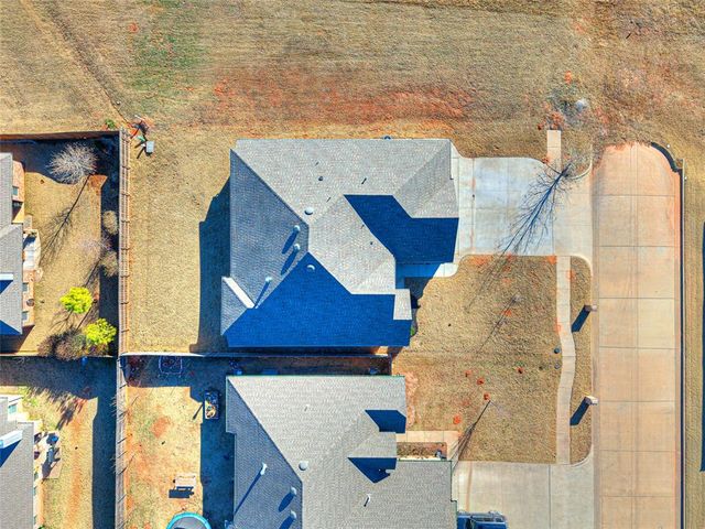 1204 N Wisteria Terrace, Mustang, OK 73064