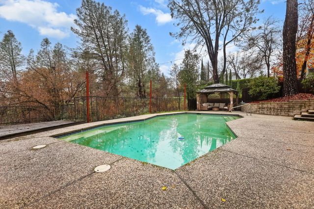 1672 St Andrews Drive, Redding, CA 96003