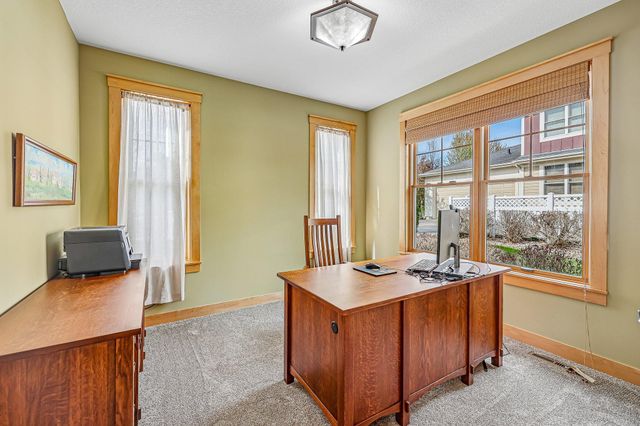 15704 Cobblestone Lake Parkway, Apple Valley, MN 55124