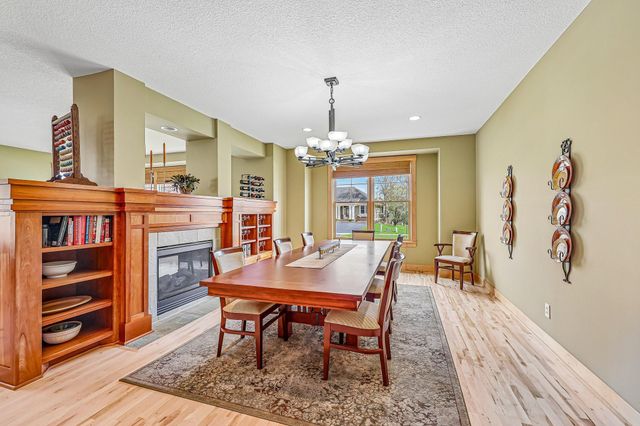 15704 Cobblestone Lake Parkway, Apple Valley, MN 55124