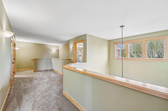15704 Cobblestone Lake Parkway, Apple Valley, MN 55124