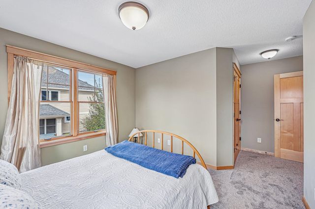 15704 Cobblestone Lake Parkway, Apple Valley, MN 55124
