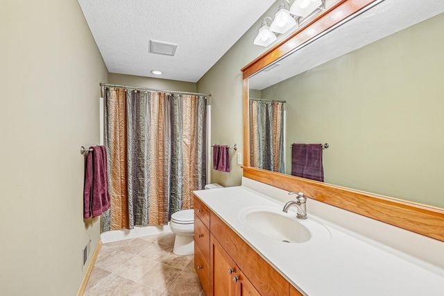 15704 Cobblestone Lake Parkway, Apple Valley, MN 55124