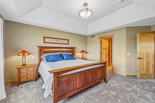 15704 Cobblestone Lake Parkway, Apple Valley, MN 55124