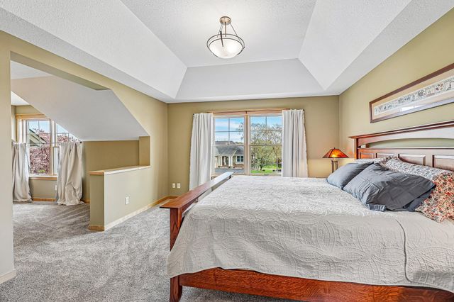 15704 Cobblestone Lake Parkway, Apple Valley, MN 55124