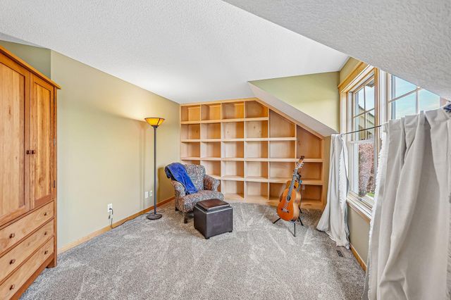 15704 Cobblestone Lake Parkway, Apple Valley, MN 55124