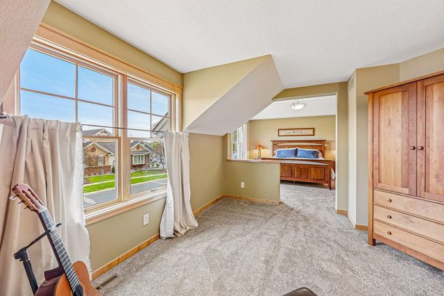 15704 Cobblestone Lake Parkway, Apple Valley, MN 55124
