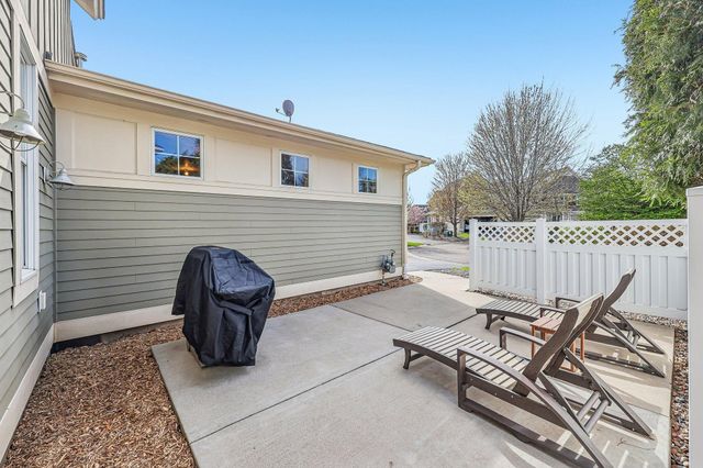 15704 Cobblestone Lake Parkway, Apple Valley, MN 55124