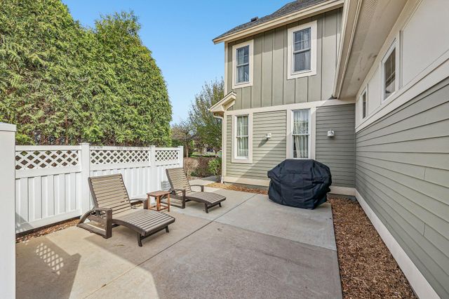 15704 Cobblestone Lake Parkway, Apple Valley, MN 55124