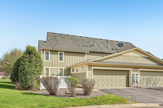 15704 Cobblestone Lake Parkway, Apple Valley, MN 55124