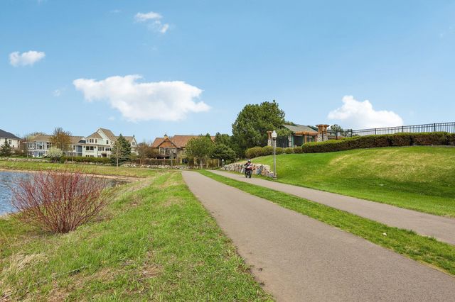 15704 Cobblestone Lake Parkway, Apple Valley, MN 55124