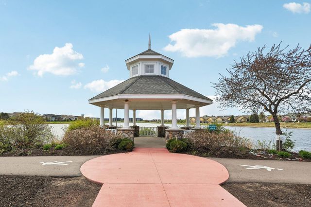 15704 Cobblestone Lake Parkway, Apple Valley, MN 55124