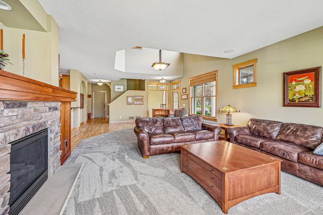 15704 Cobblestone Lake Parkway, Apple Valley, MN 55124