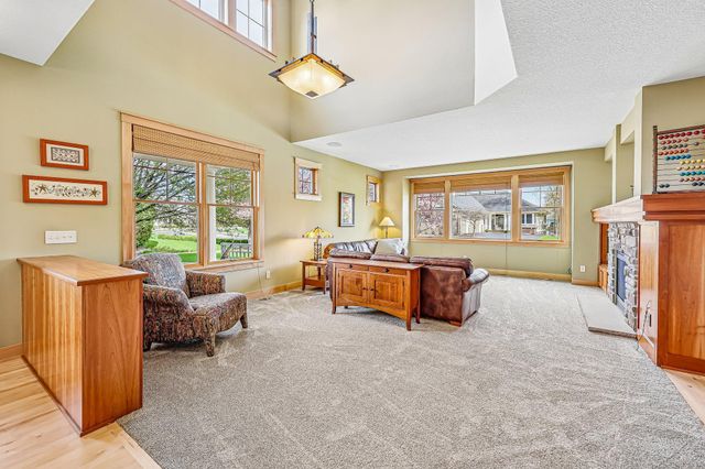 15704 Cobblestone Lake Parkway, Apple Valley, MN 55124