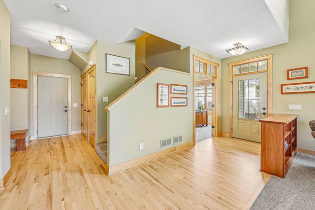 15704 Cobblestone Lake Parkway, Apple Valley, MN 55124