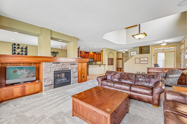 15704 Cobblestone Lake Parkway, Apple Valley, MN 55124