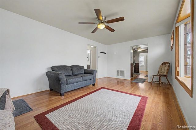 29438 Elmwood Street, Garden City, MI 48135