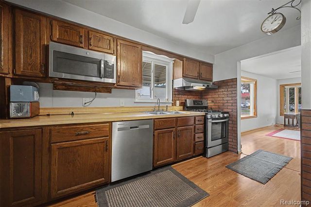 29438 Elmwood Street, Garden City, MI 48135