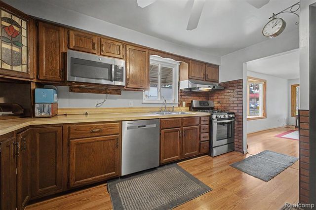 29438 Elmwood Street, Garden City, MI 48135