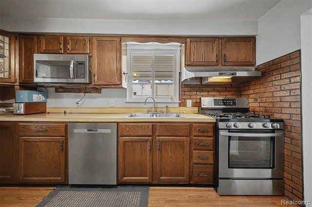 29438 Elmwood Street, Garden City, MI 48135