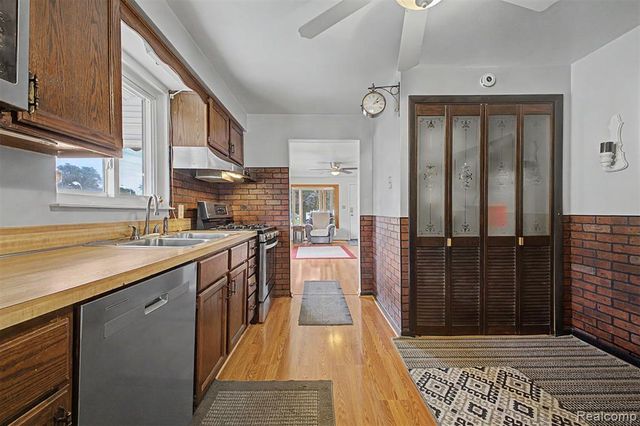 29438 Elmwood Street, Garden City, MI 48135