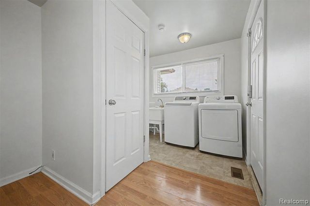 29438 Elmwood Street, Garden City, MI 48135