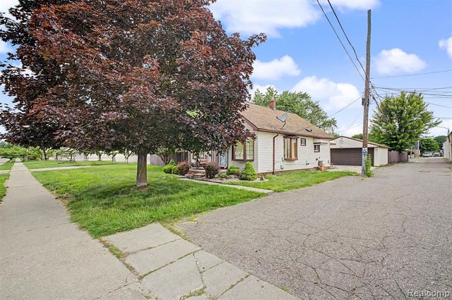 29438 Elmwood Street, Garden City, MI 48135