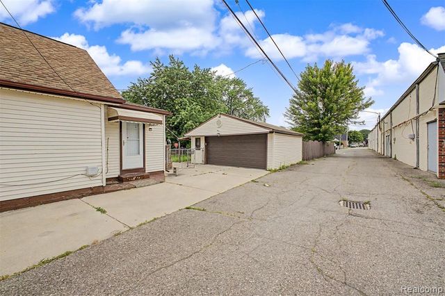 29438 Elmwood Street, Garden City, MI 48135