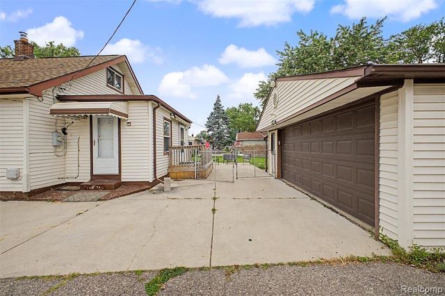 29438 Elmwood Street, Garden City, MI 48135