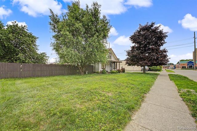 29438 Elmwood Street, Garden City, MI 48135