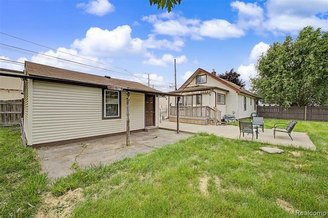 29438 Elmwood Street, Garden City, MI 48135