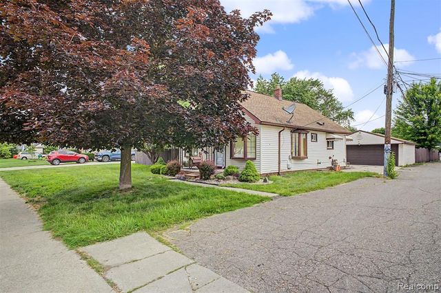 29438 Elmwood Street, Garden City, MI 48135