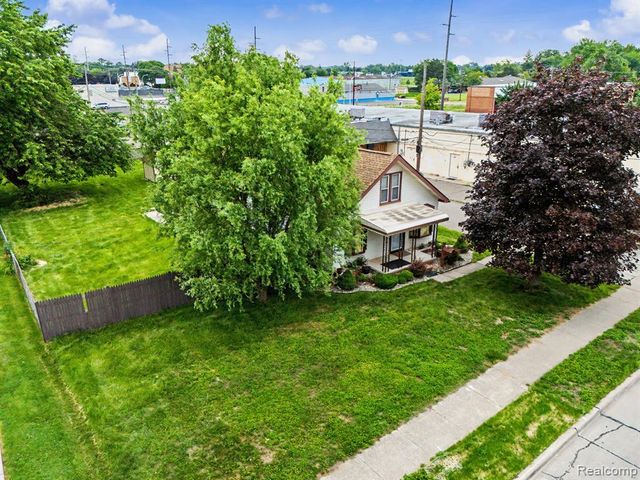 29438 Elmwood Street, Garden City, MI 48135