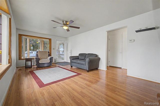 29438 Elmwood Street, Garden City, MI 48135
