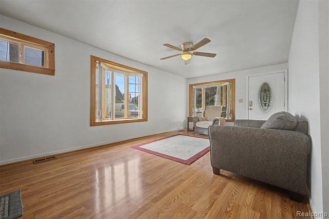 29438 Elmwood Street, Garden City, MI 48135