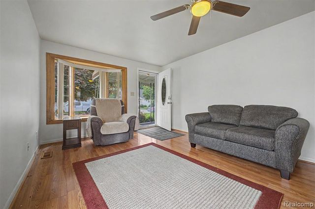 29438 Elmwood Street, Garden City, MI 48135